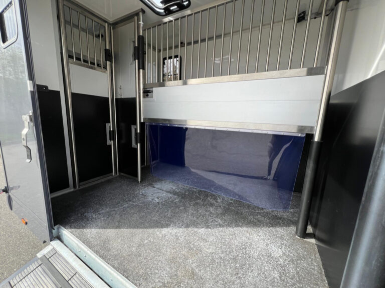 52184964-8.jpg